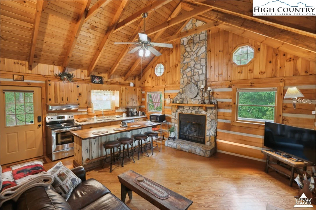 Image number 21 for the current listing