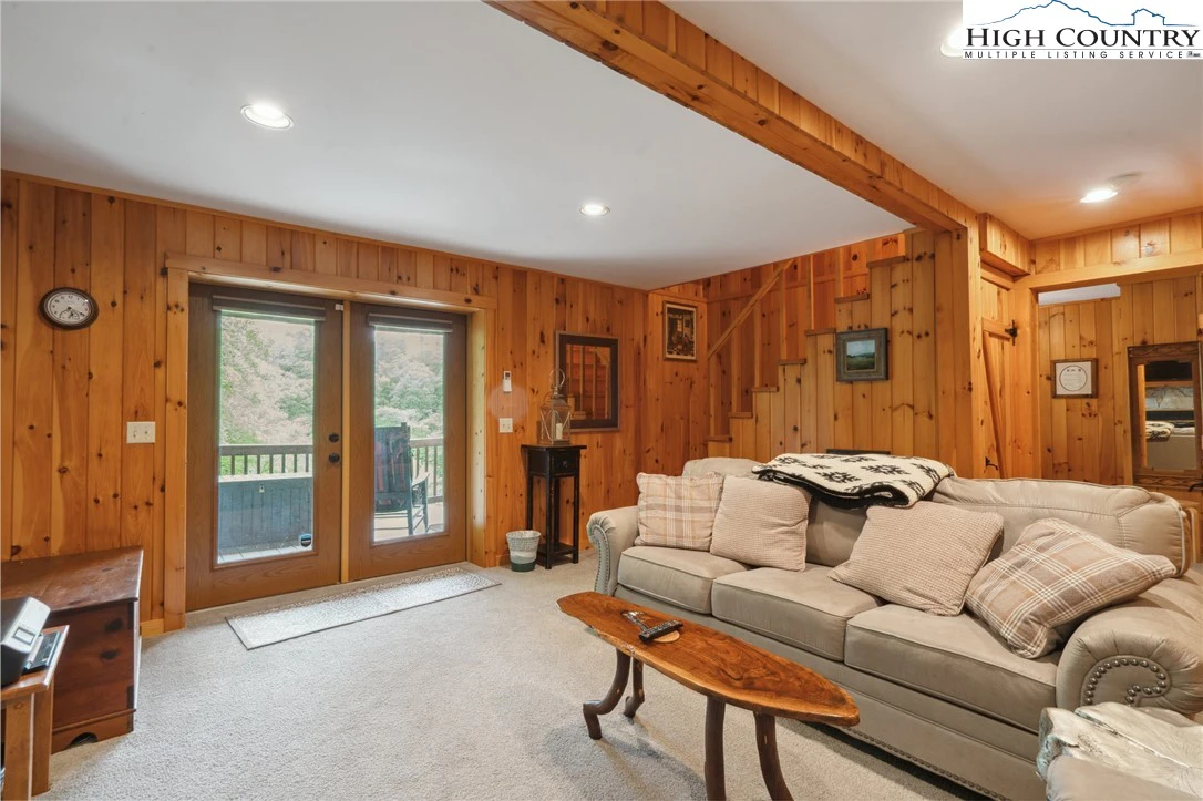 Image number 3 for the current listing