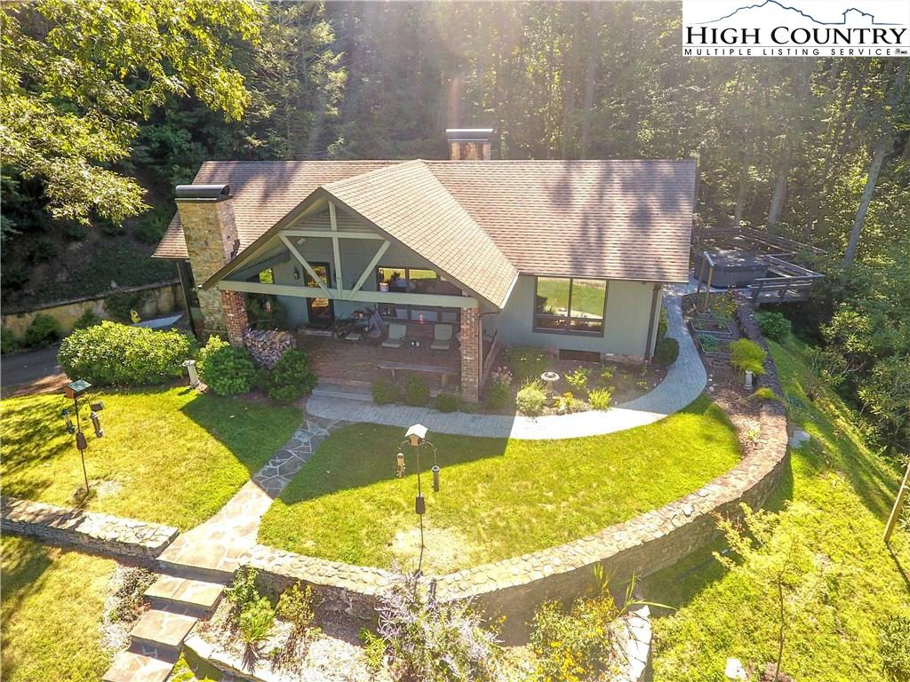 Image number 1 for the current listing