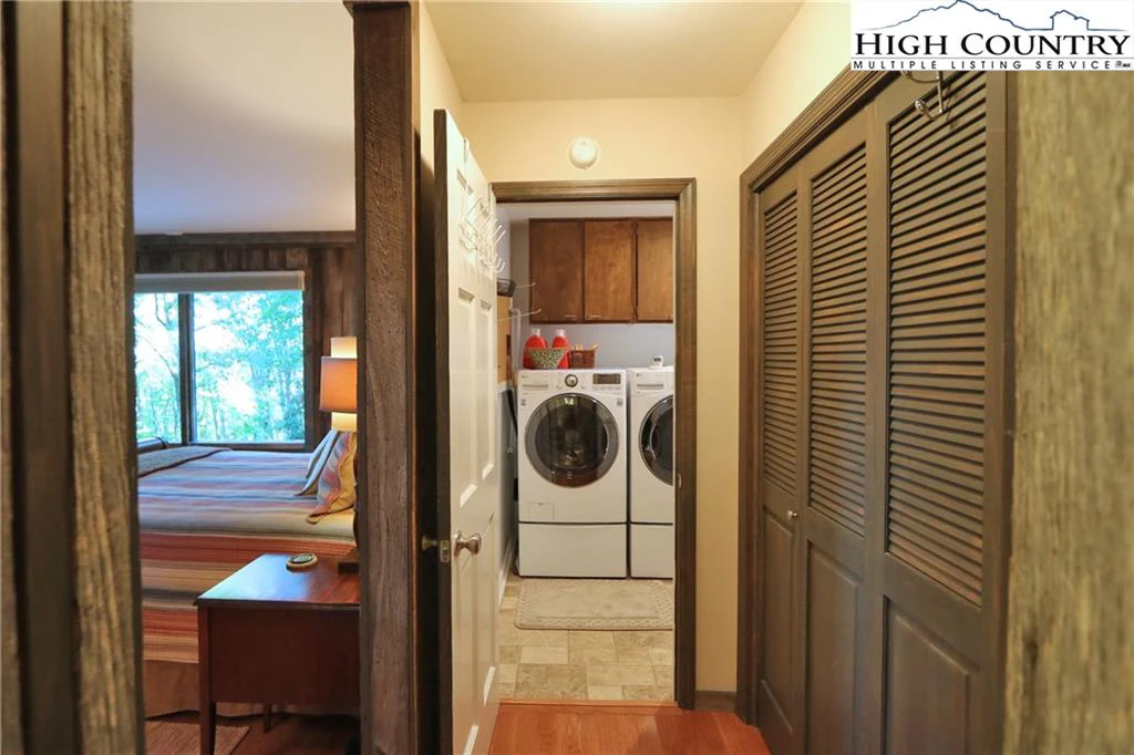 Image number 5 for the current listing