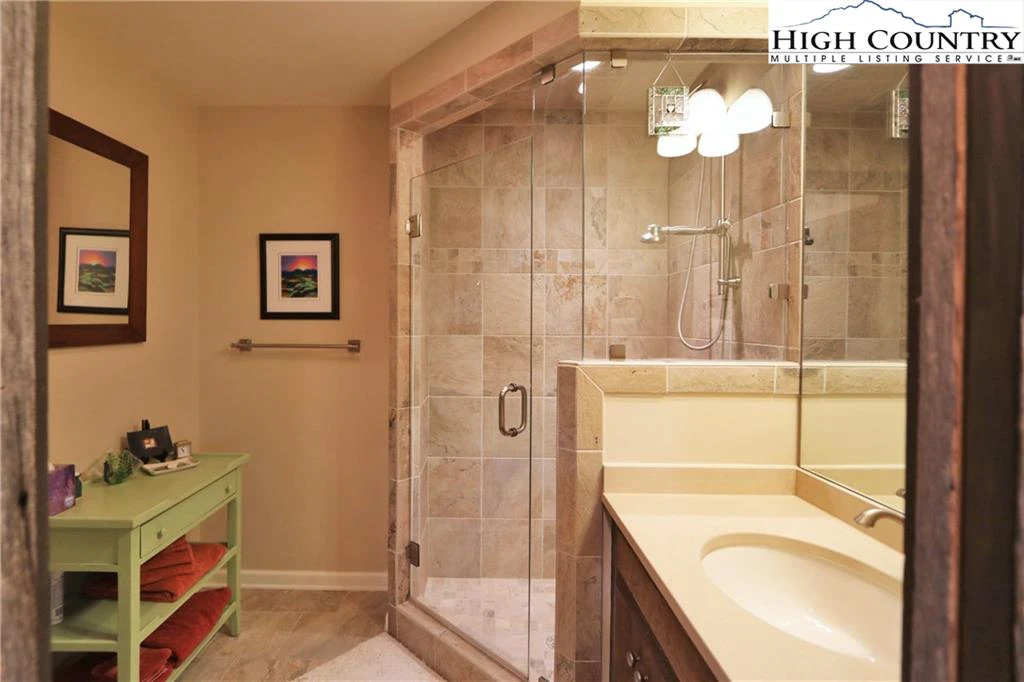 Image number 6 for the current listing