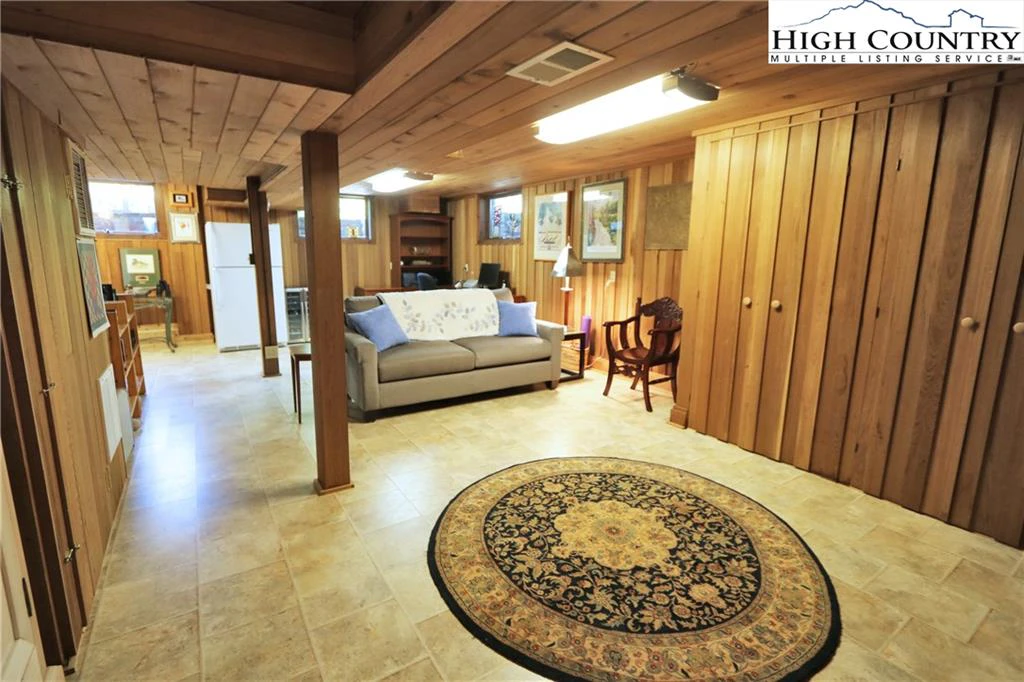 Image number 9 for the current listing