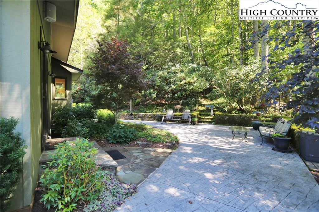 Image number 11 for the current listing