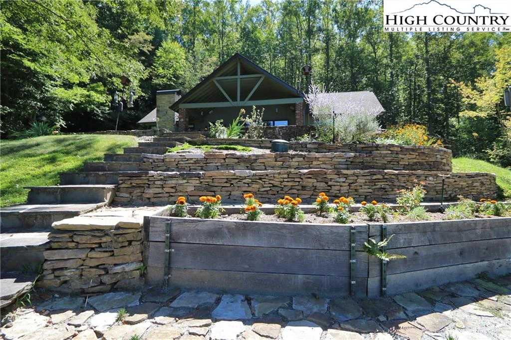 Image number 13 for the current listing