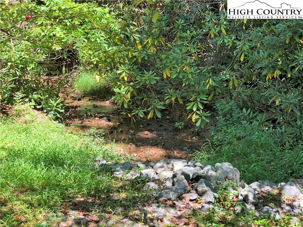 Image number 19 for the current listing