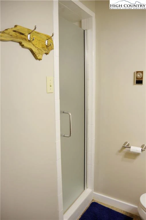 Image number 3 for the current listing