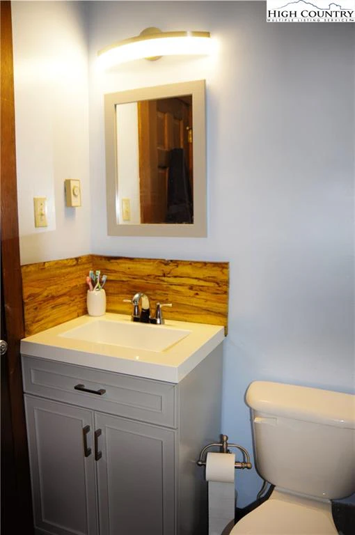 Image number 4 for the current listing