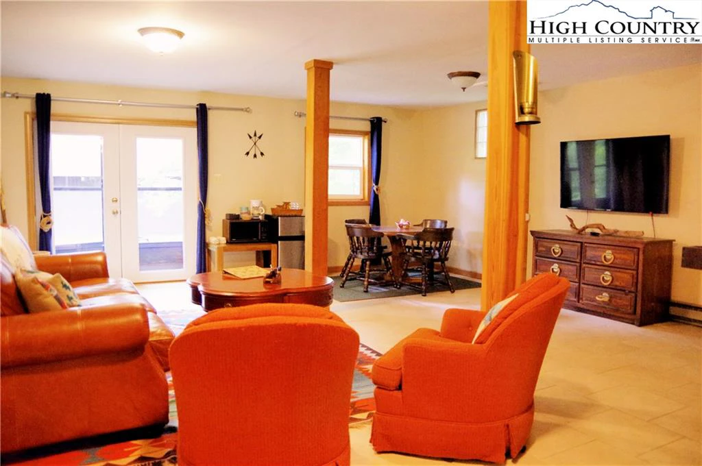 Image number 7 for the current listing