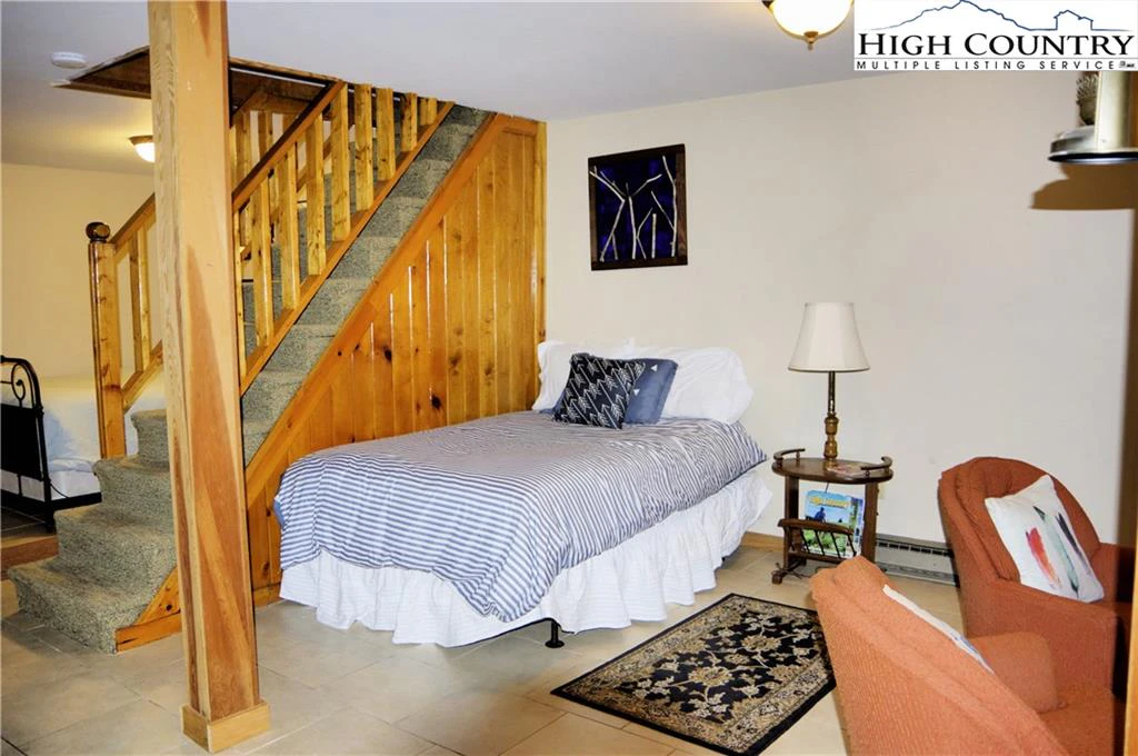 Image number 8 for the current listing