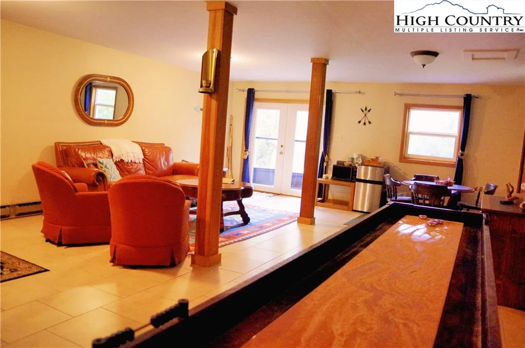 Image number 9 for the current listing