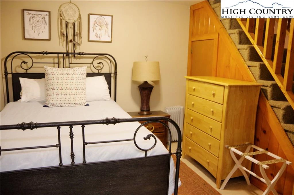 Image number 2 for the current listing