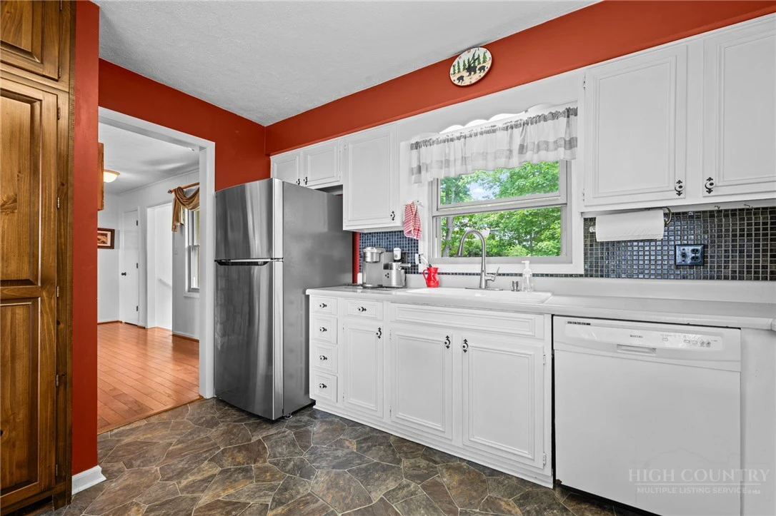 Image number 11 for the current listing