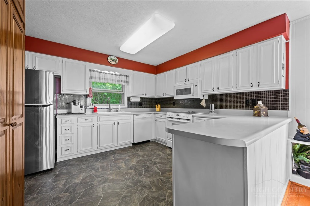 Image number 13 for the current listing
