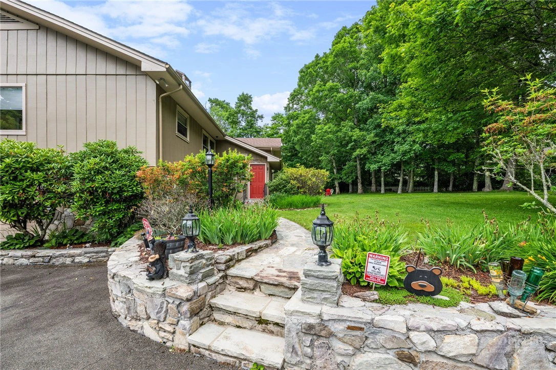 Image number 3 for the current listing