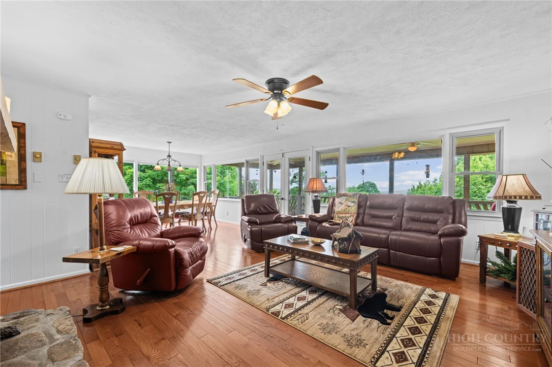 Image number 10 for the current listing