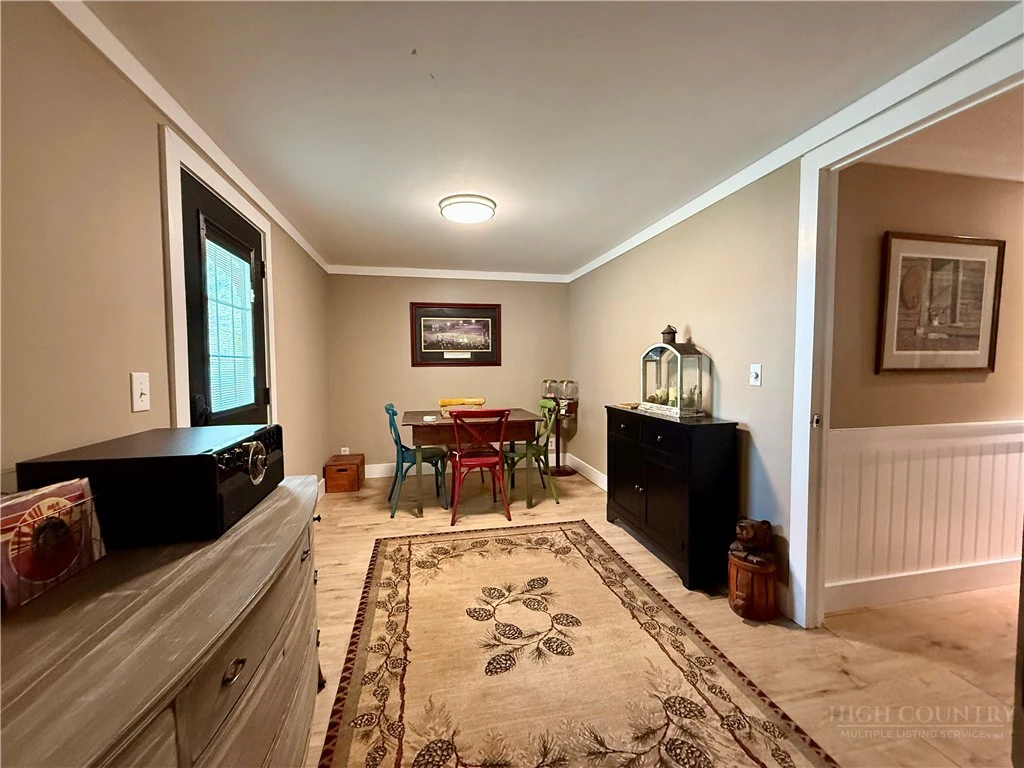 Image number 10 for the current listing
