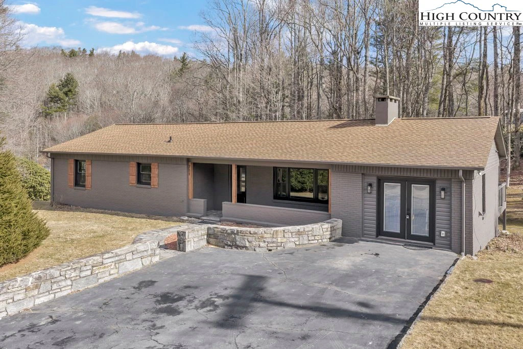 Image number 1 for the current listing