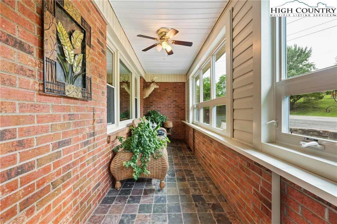 Image number 11 for the current listing