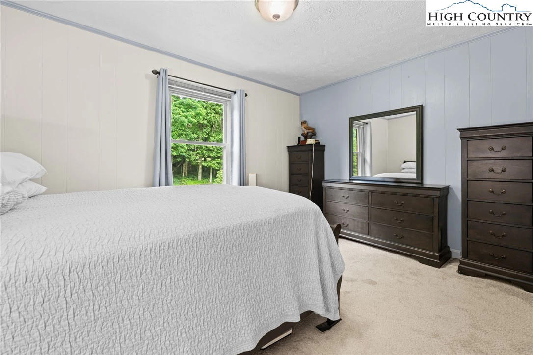 Image number 20 for the current listing