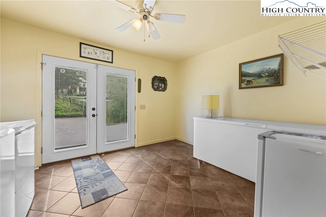 Image number 14 for the current listing