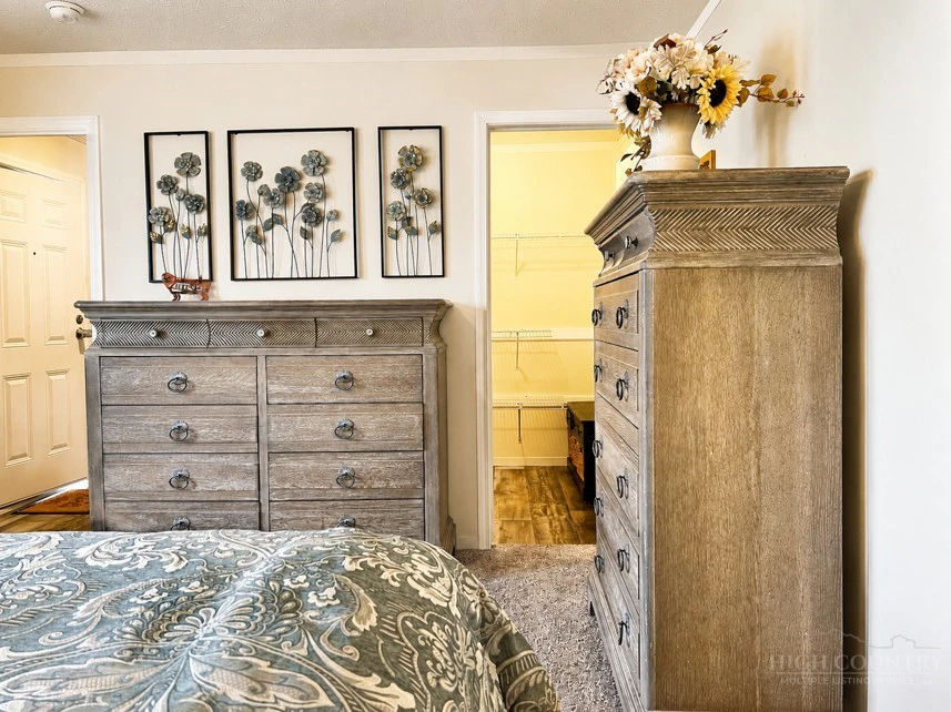 Image number 6 for the current listing