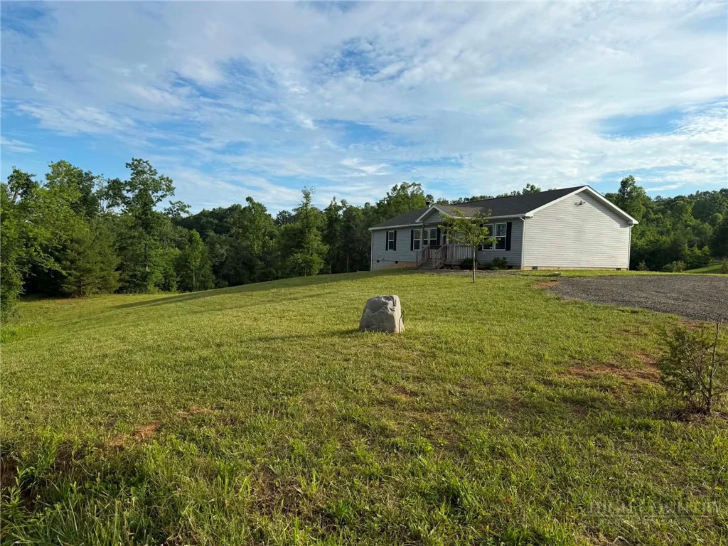 Image number 17 for the current listing