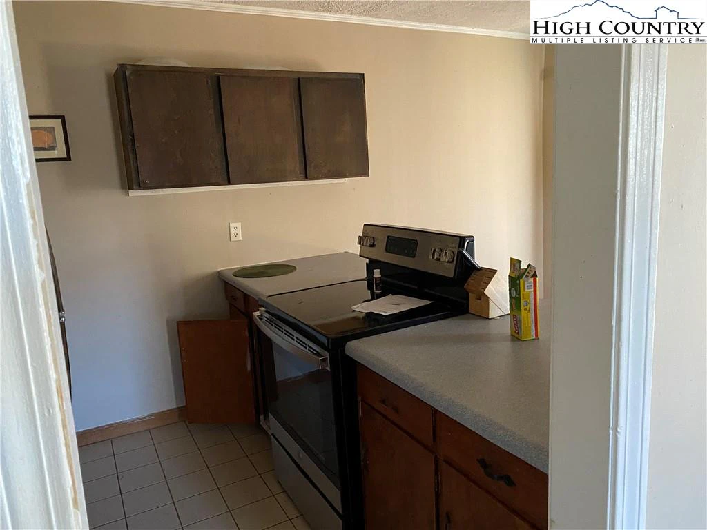 Image number 8 for the current listing