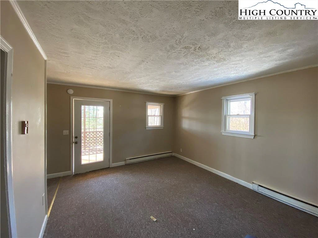 Image number 9 for the current listing