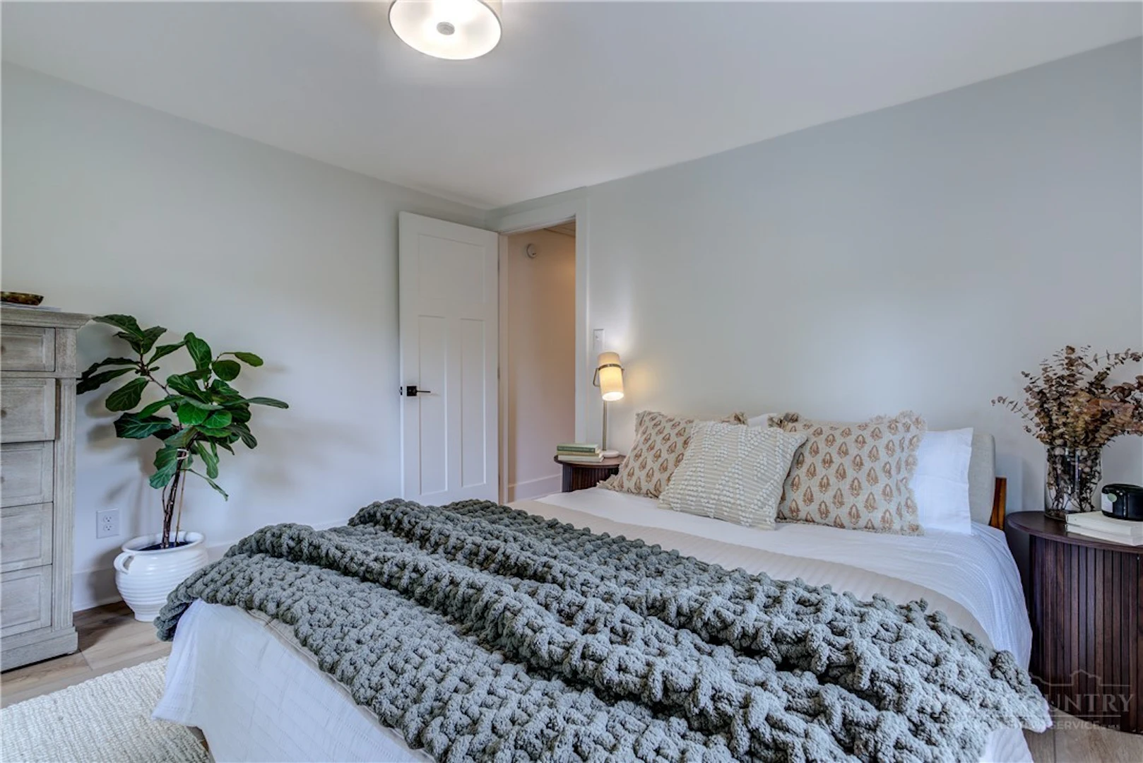 Image number 7 for the current listing