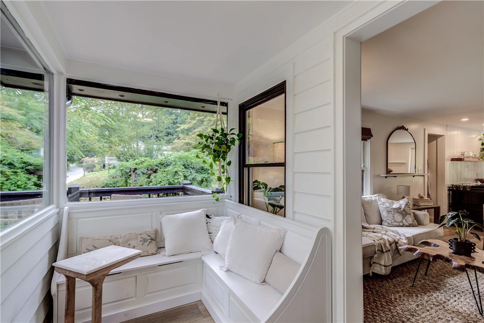 Image number 4 for the current listing