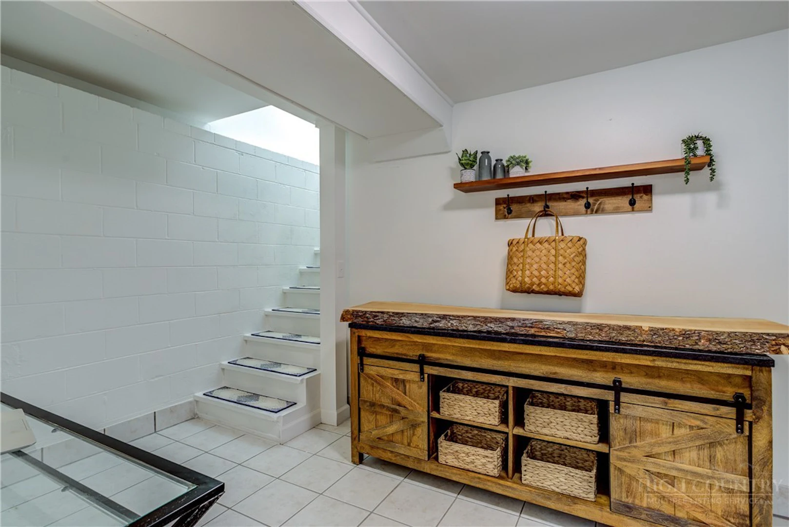 Image number 10 for the current listing