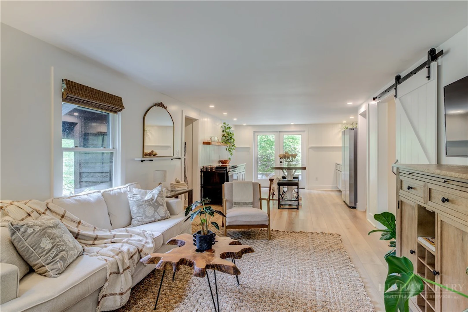 Image number 5 for the current listing