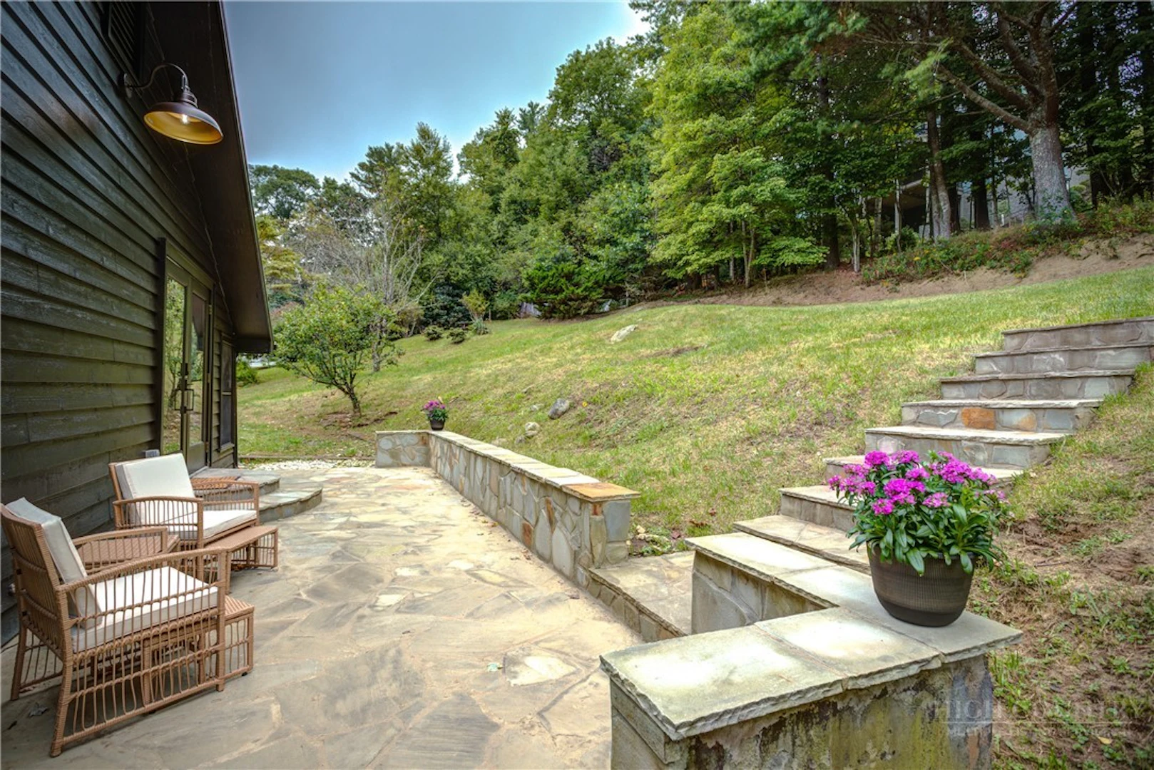 Image number 13 for the current listing