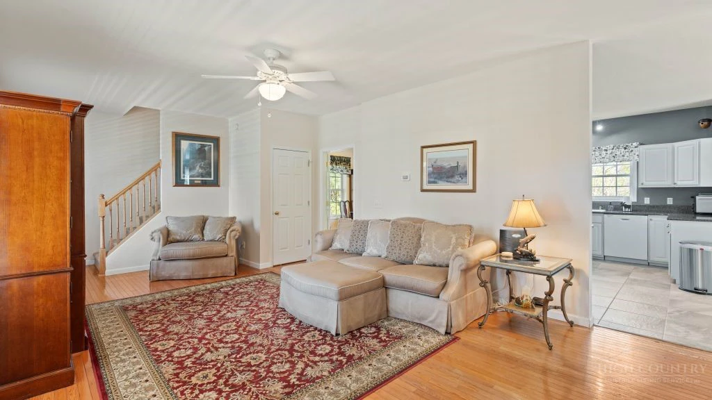 Image number 6 for the current listing