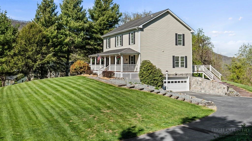 Image number 1 for the current listing