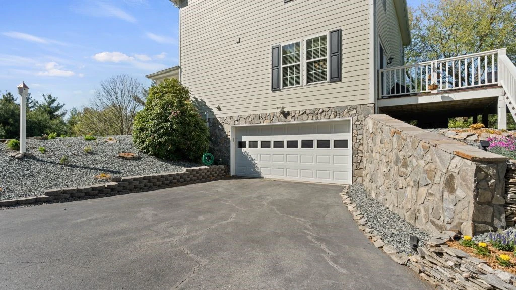 Image number 21 for the current listing