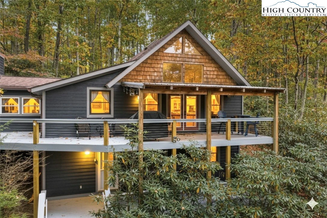 Image number 1 for the current listing