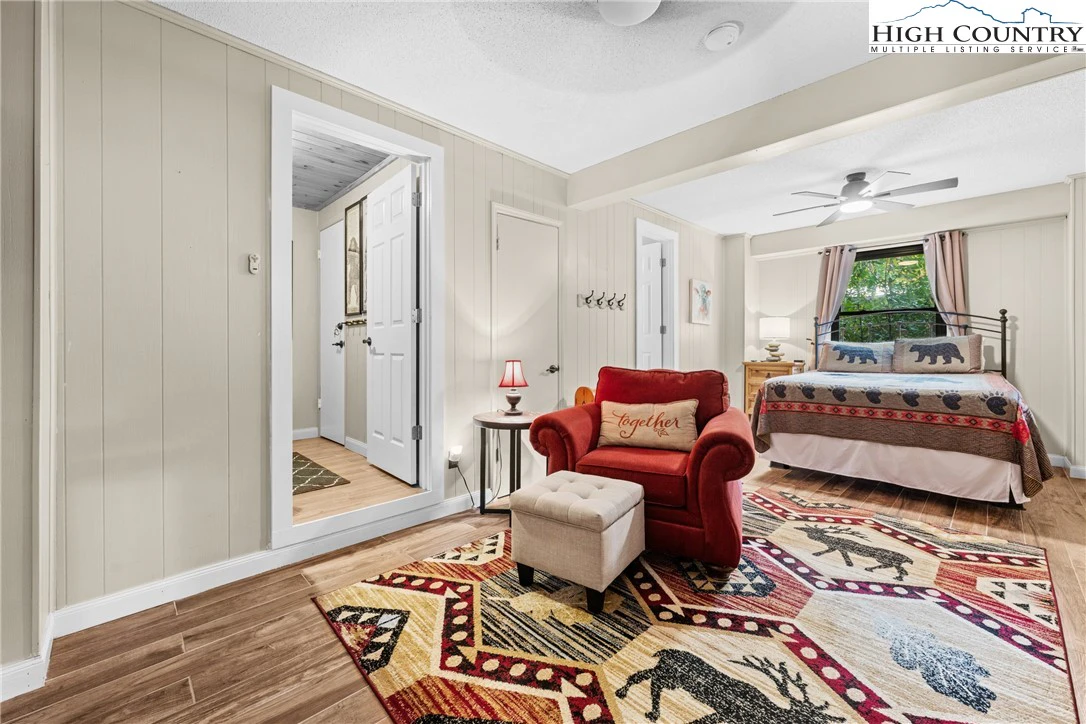 Image number 3 for the current listing