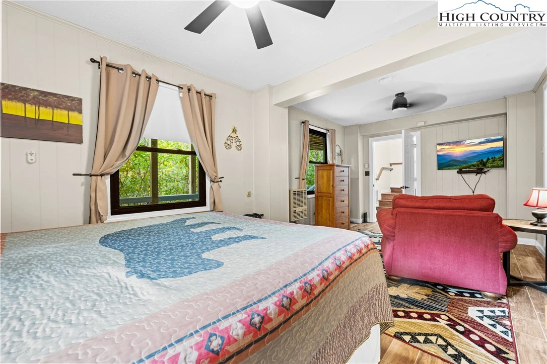 Image number 4 for the current listing