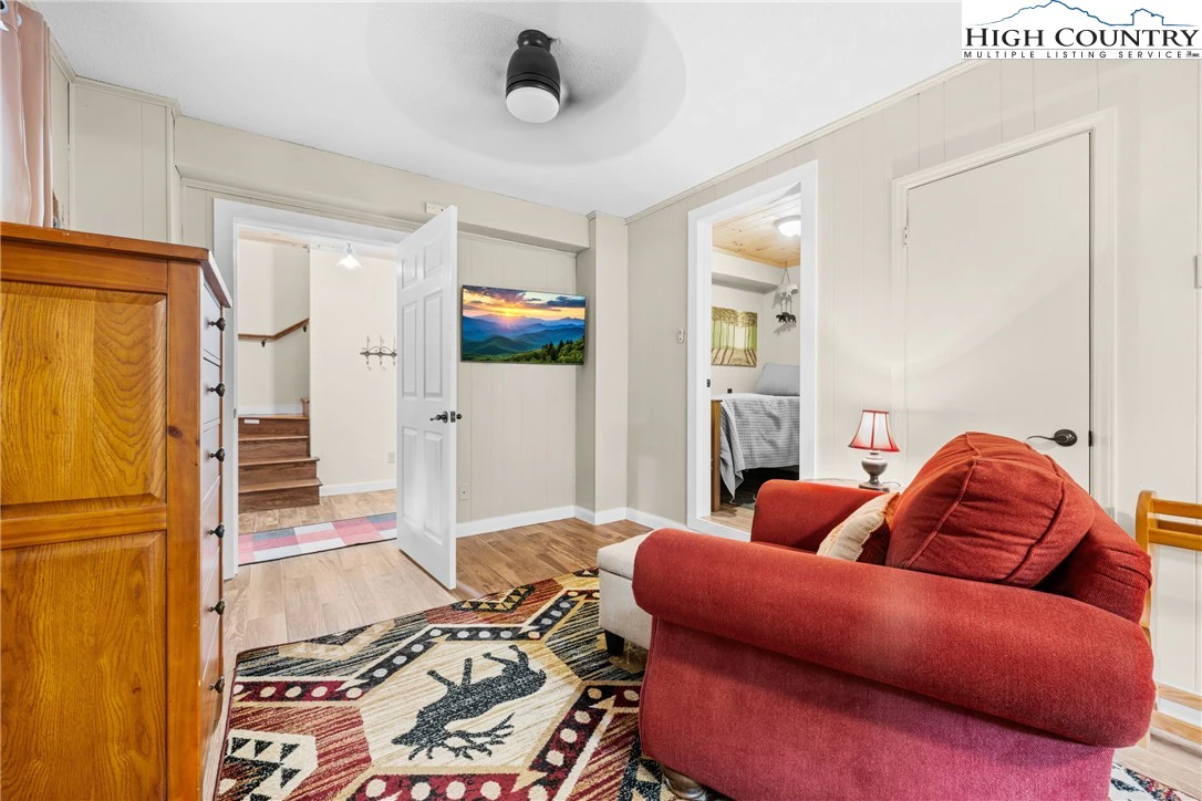 Image number 5 for the current listing