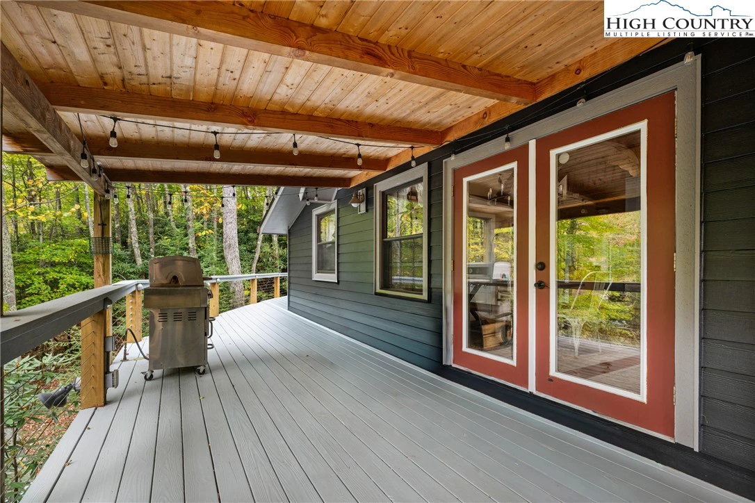Image number 15 for the current listing