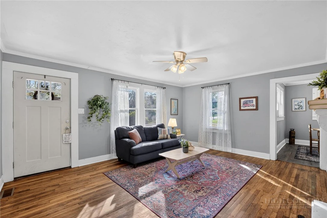Image number 5 for the current listing