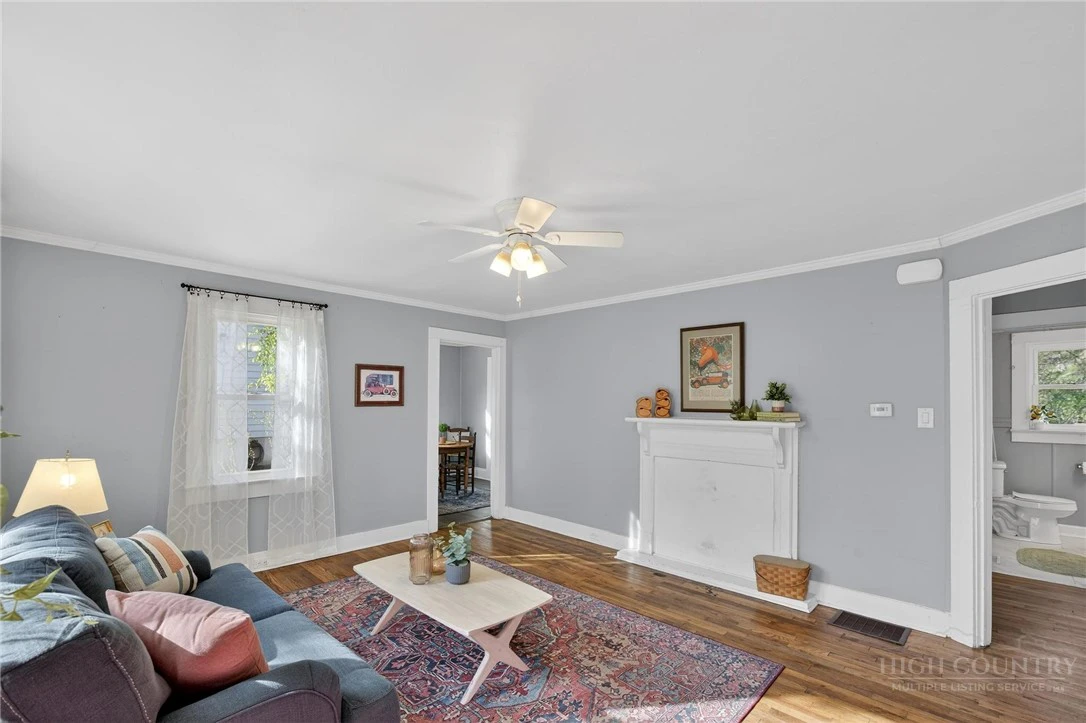 Image number 6 for the current listing