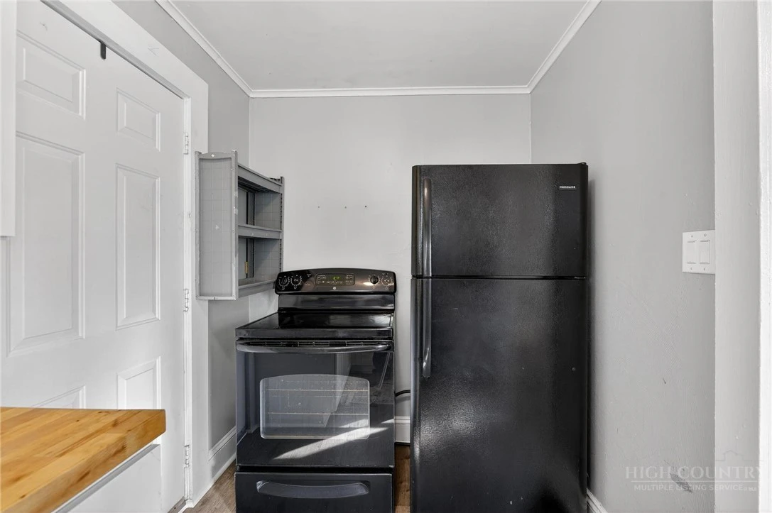 Image number 11 for the current listing
