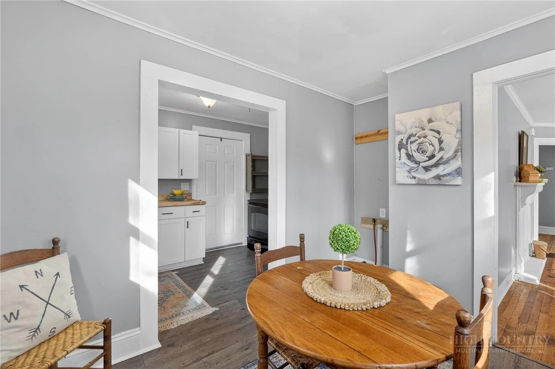 Image number 13 for the current listing