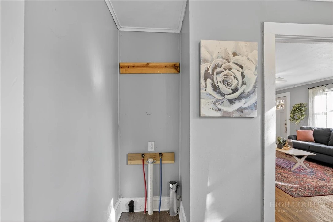 Image number 14 for the current listing