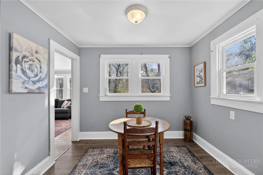 Image number 15 for the current listing