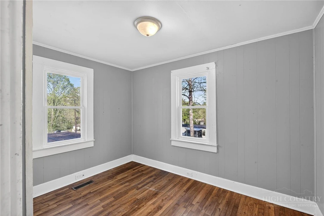Image number 20 for the current listing