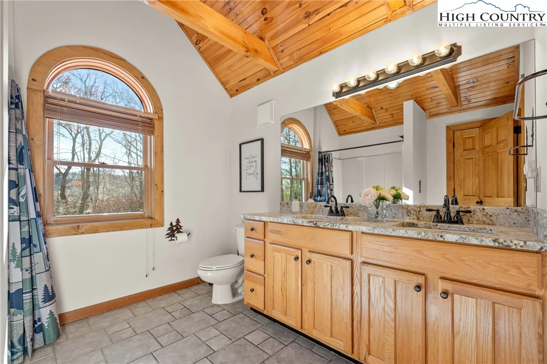 Image number 3 for the current listing