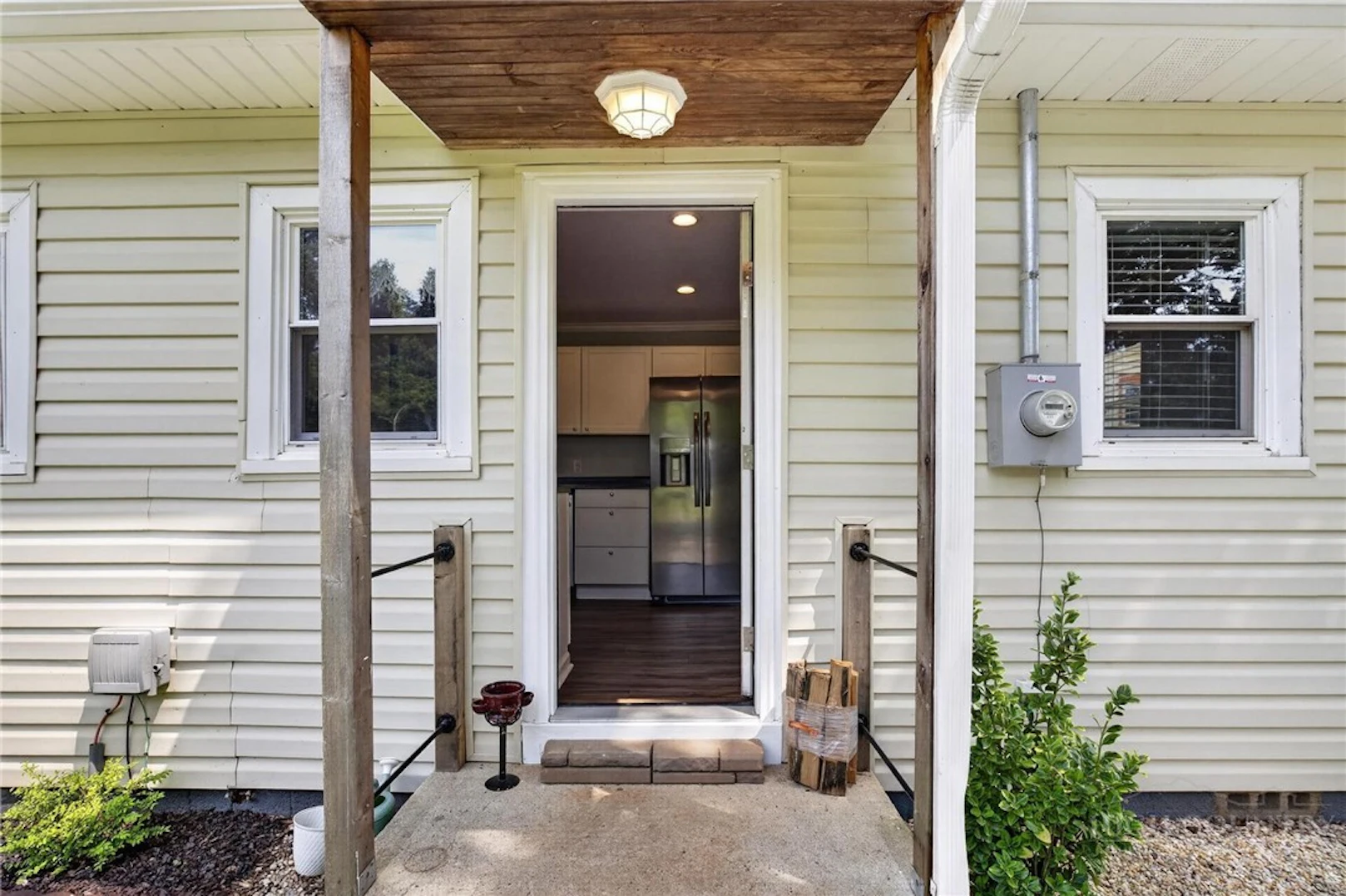 Image number 14 for the current listing